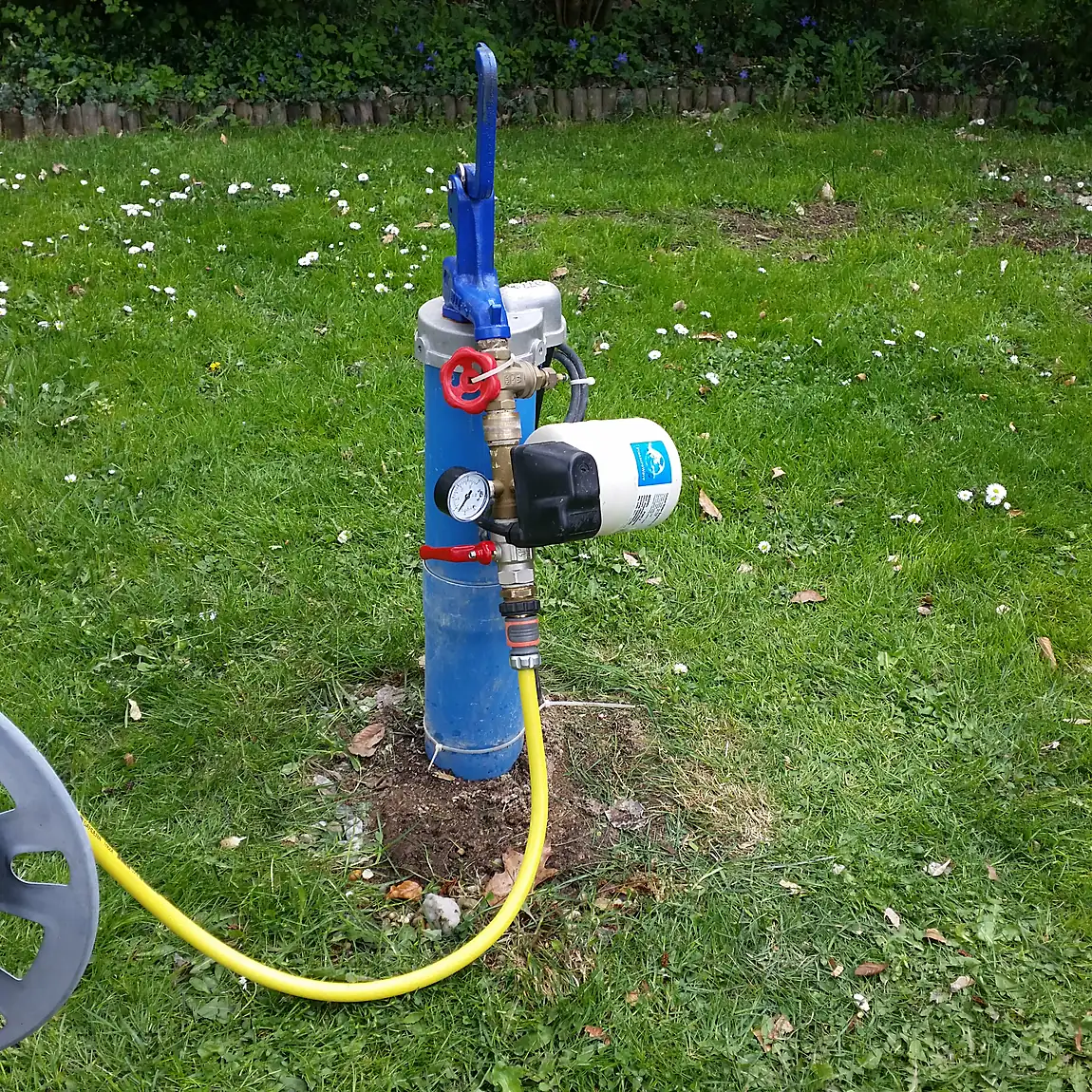 Kompakte Brunnen- und Gartenwasserentnahme auf kleinstem Raum