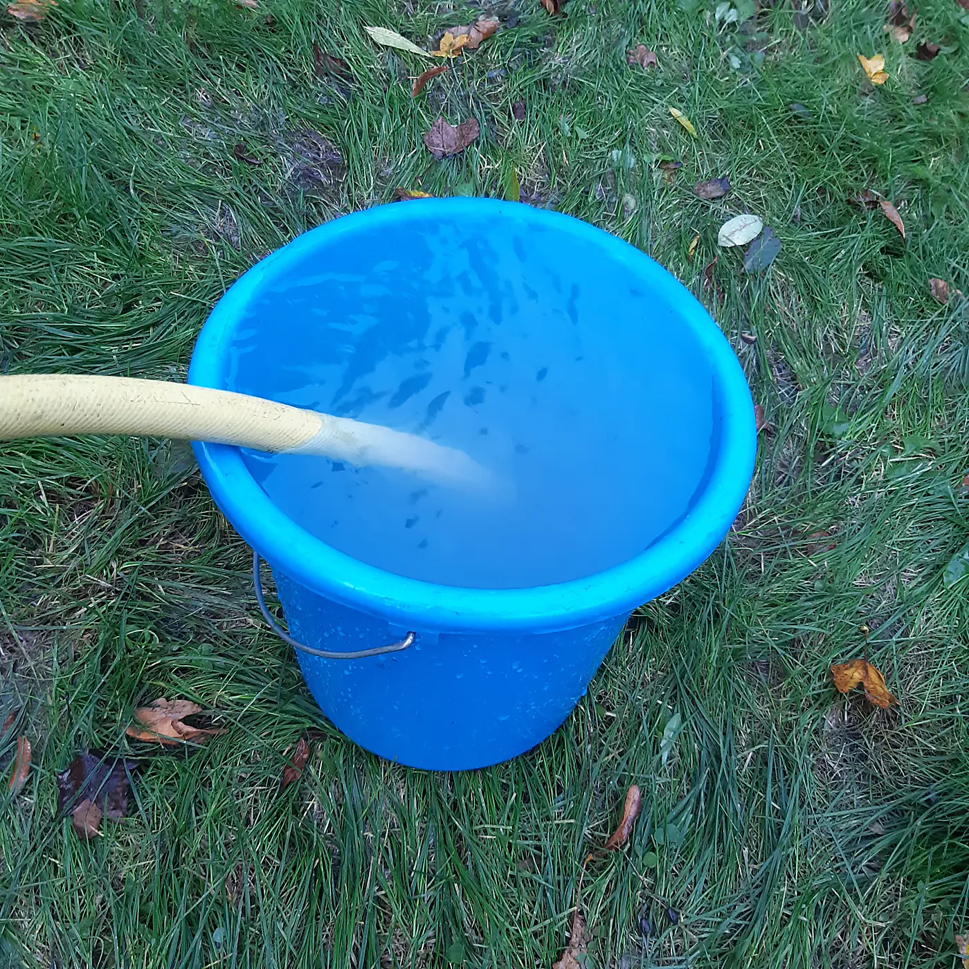Klares Brunnenwasser nach der Reinigung durch Willinger Pumpsysteme